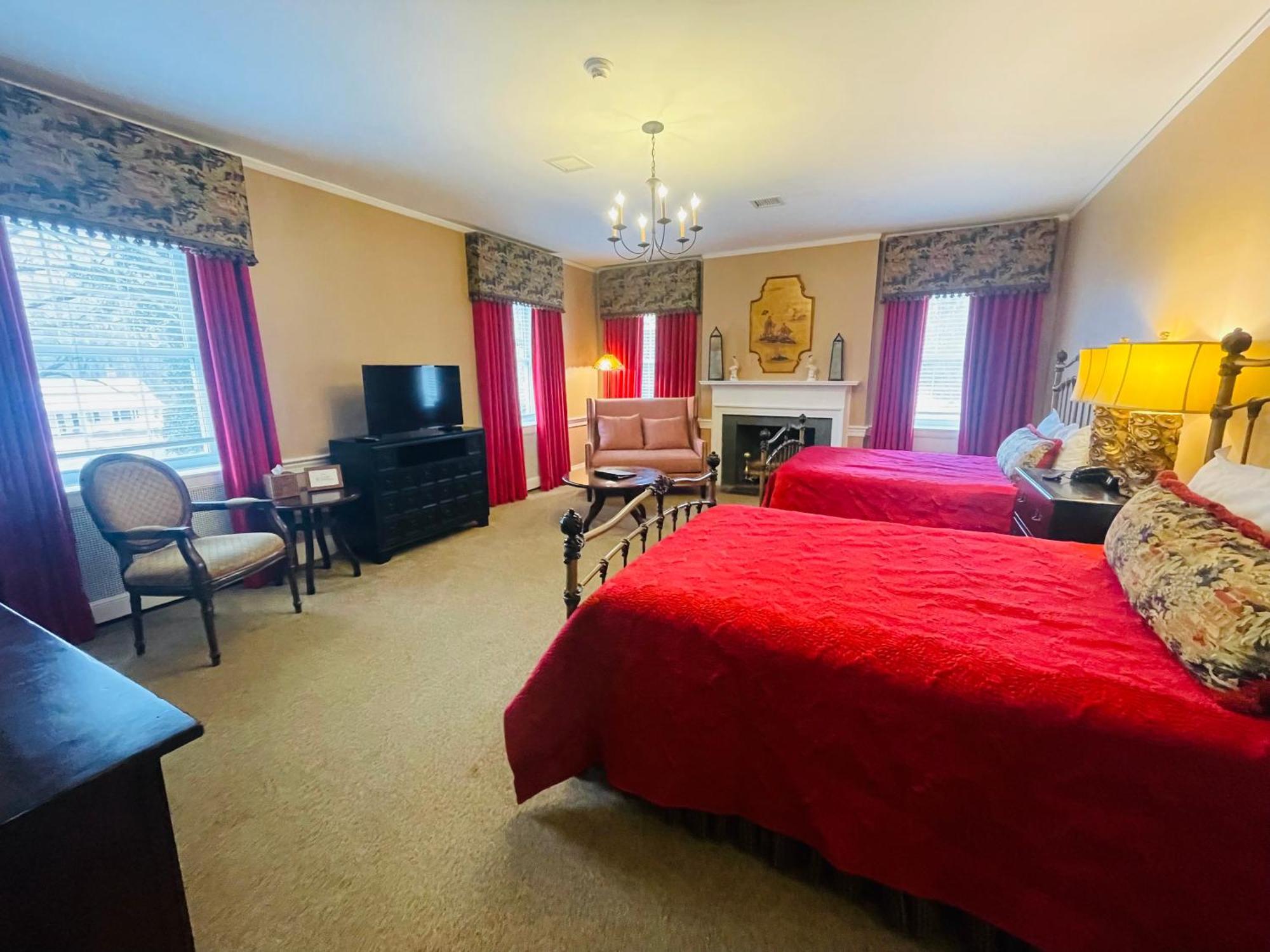 Апартаменты Excelsior At The Manor House Clemmons Экстерьер фото