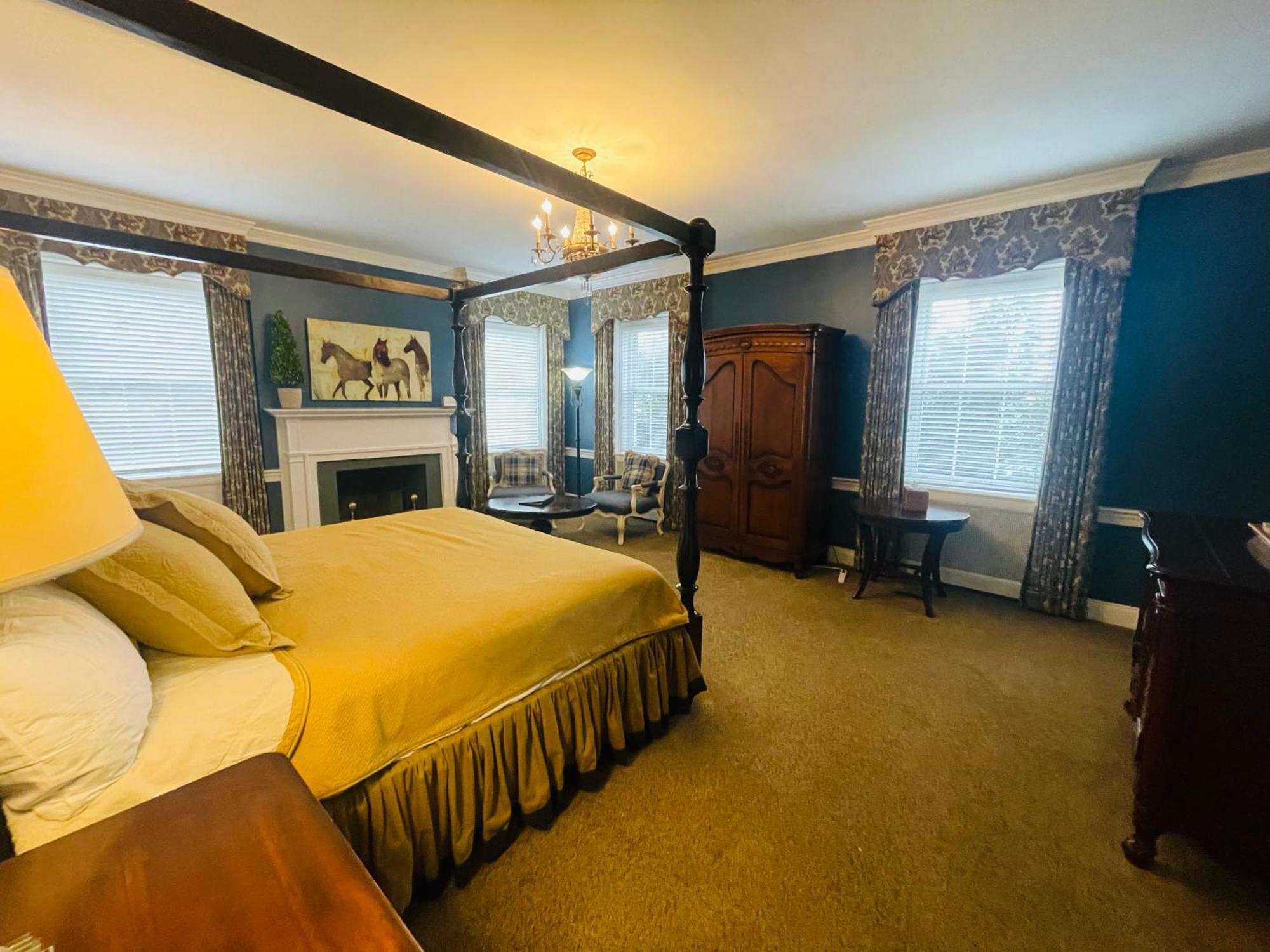 Апартаменты Excelsior At The Manor House Clemmons Экстерьер фото