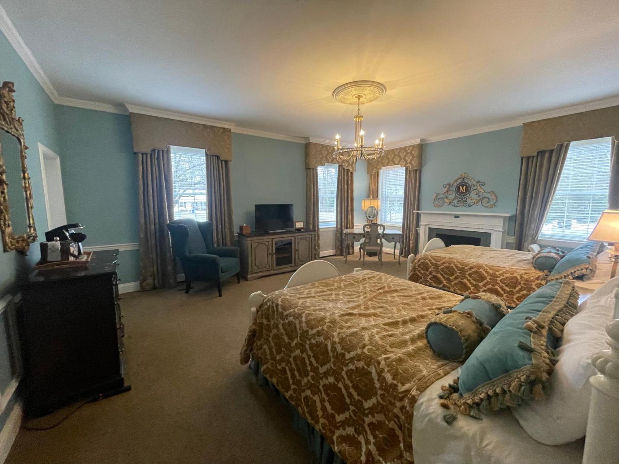 Апартаменты Excelsior At The Manor House Clemmons Экстерьер фото